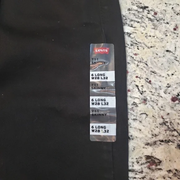 NEW Levi’s Women's 711 Skinny Jeans in 28 Short Length Width 27 & 28 Available - Picture 6 of 6